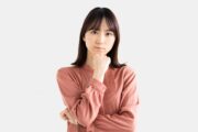 悩む女性