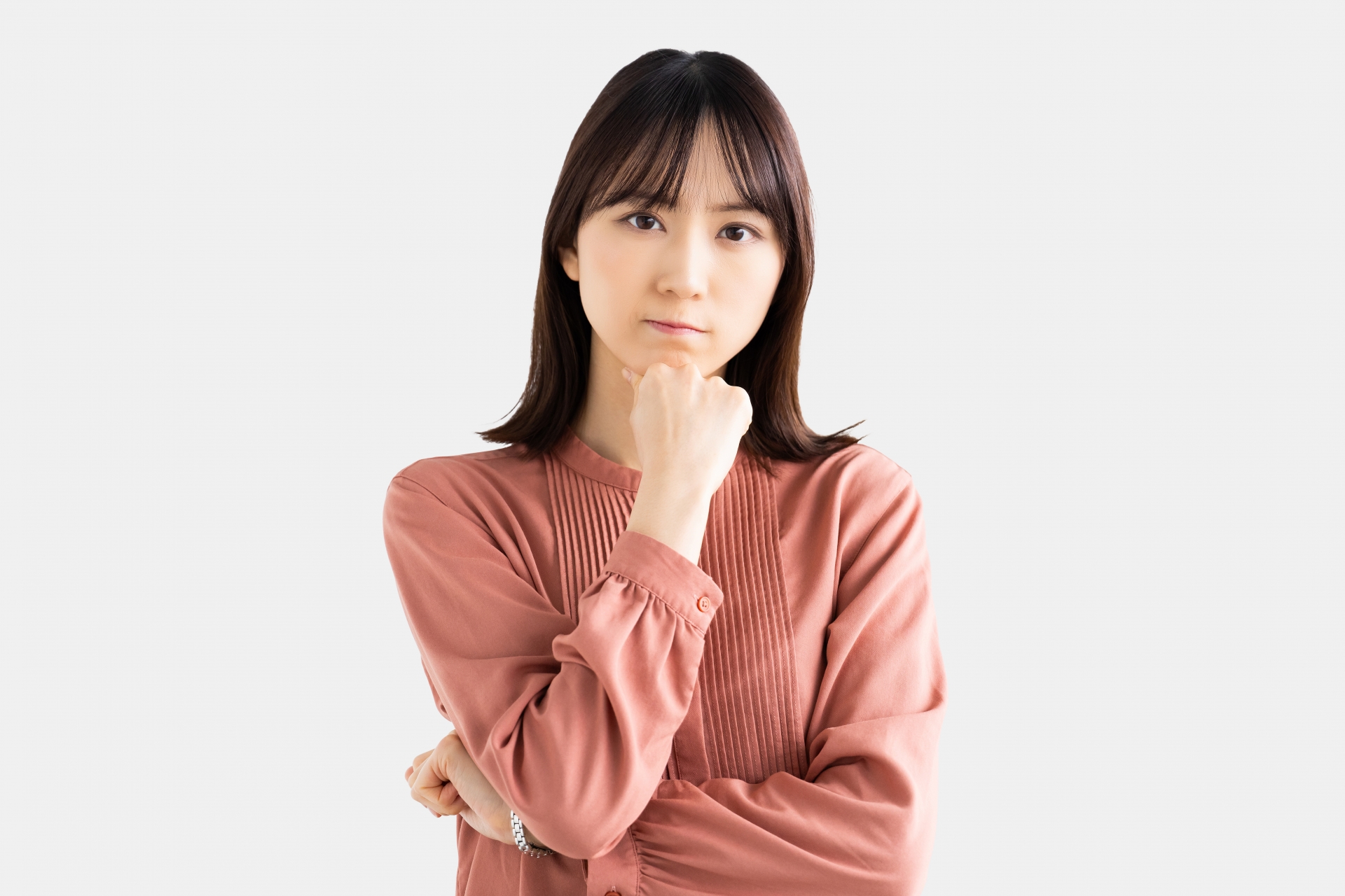 悩む女性